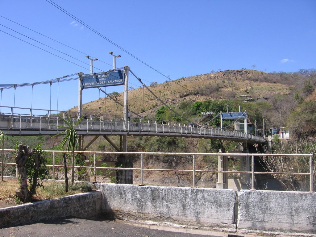 Puente Las Chinamas (Las Chinama´s bridge) by Nelson Zaragoza