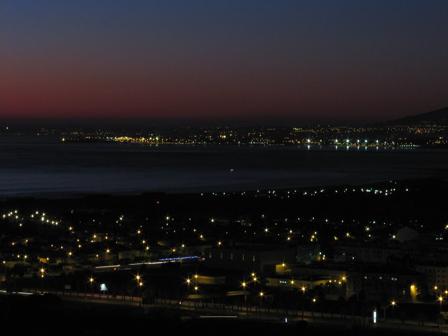 Santo António da Costa da Caparica e Oeiras de Noite by André Barragon