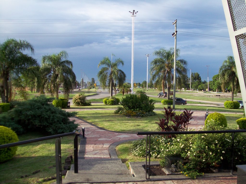 Avenida Independencia (acceso norte) by antoniomeza