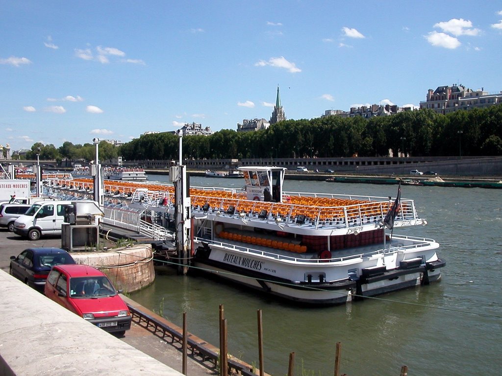 Bateaux Mouches by Tashunke Witko