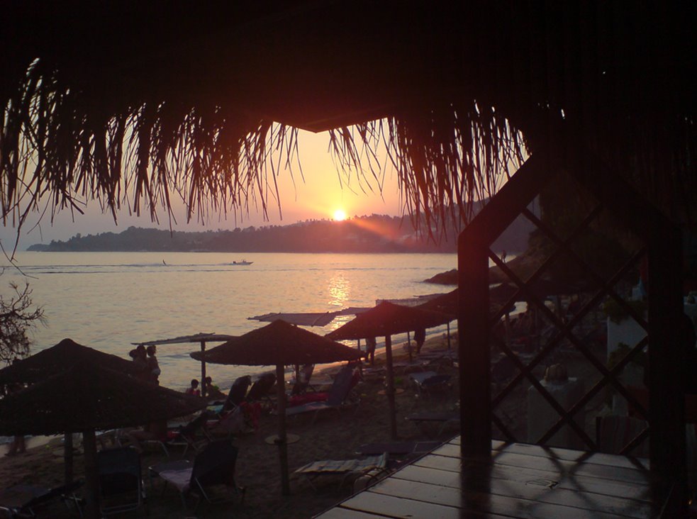 Vromolimnos Beach Bar by infectedsmi