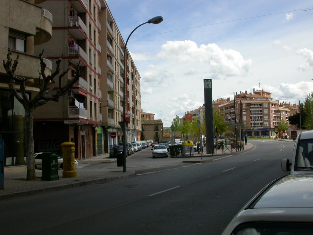 Plaza Sta. Clara desde Cabestany by orkika