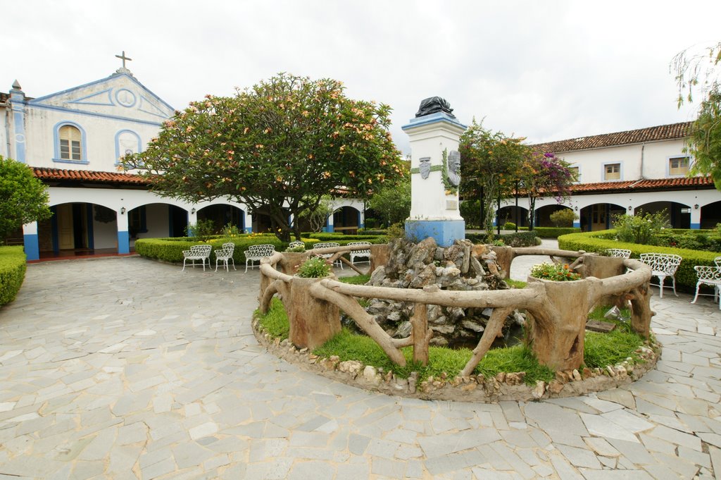 Jardim interno do Colégio Dom Bosco, Cachoeira do Campo by sgtrangel