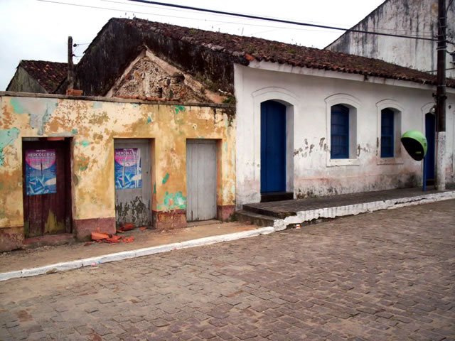 Cananeia - SP - esta casa é antiguíssima, a cidade é uma das mais velha do Brasil. by Valter Souza Sales