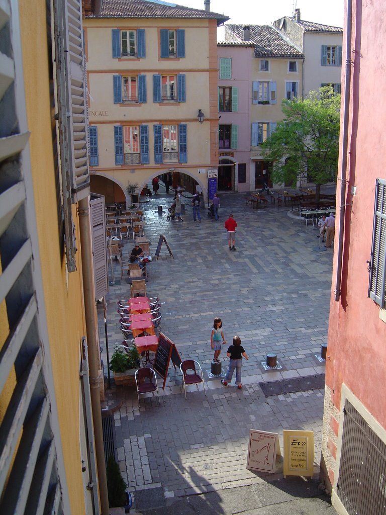 Place des Arcades by Ola Säfströmer