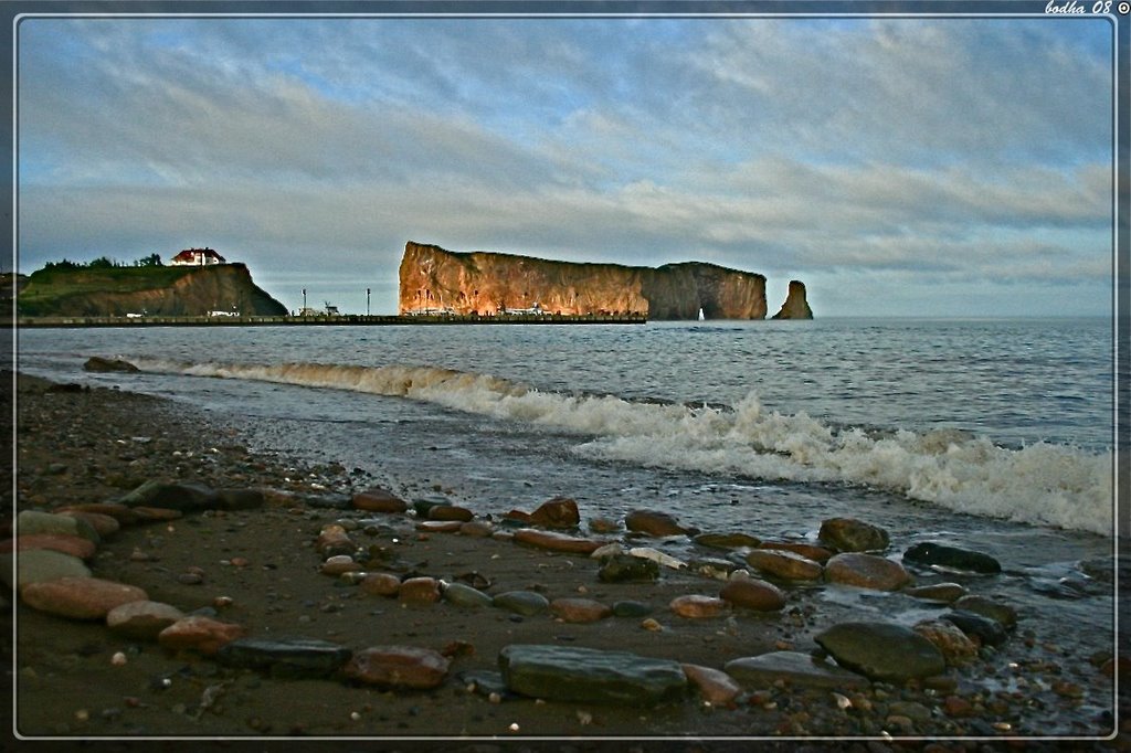 Canada-Quebec-Gaspesie-roché percé-spirale de pierres by bodha