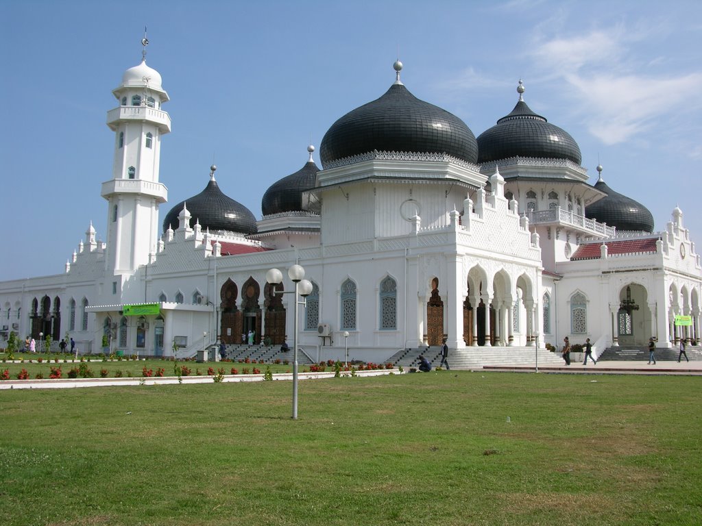 Baiturrahman Mosque by zwatschi