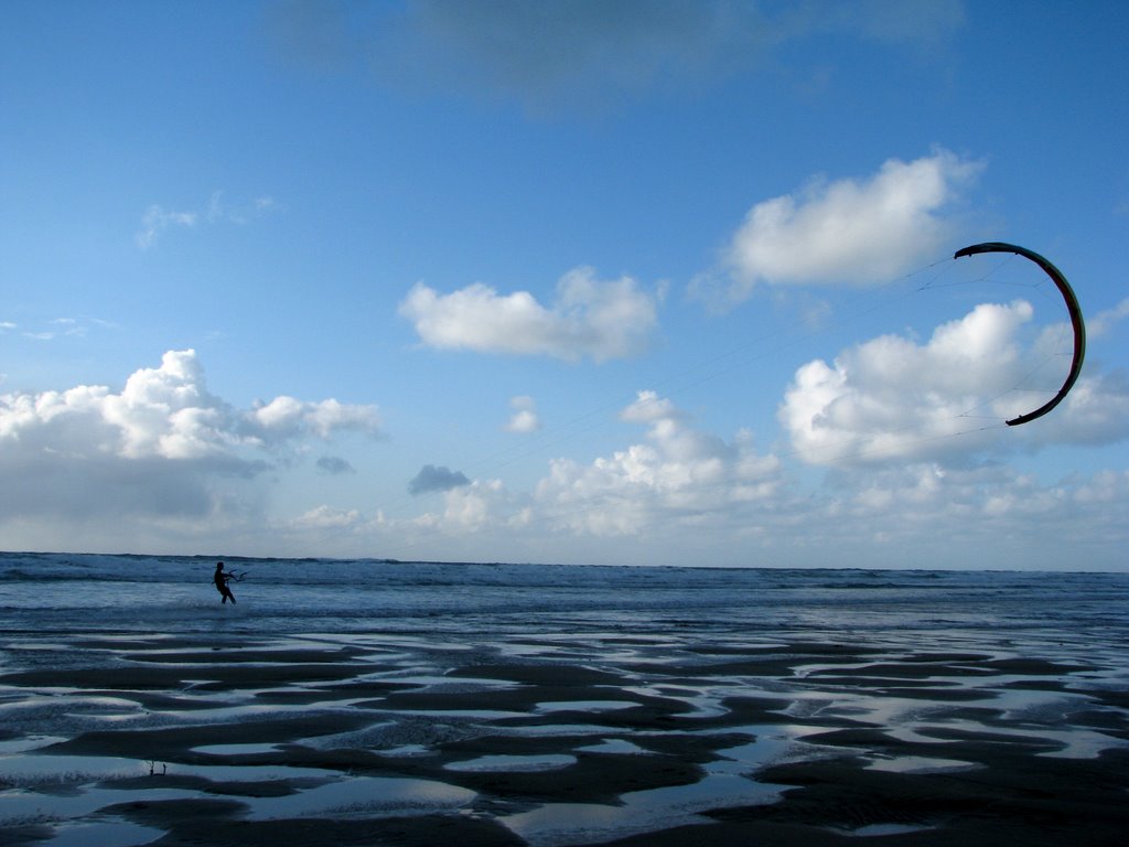 Kite surfing by Phil Innes