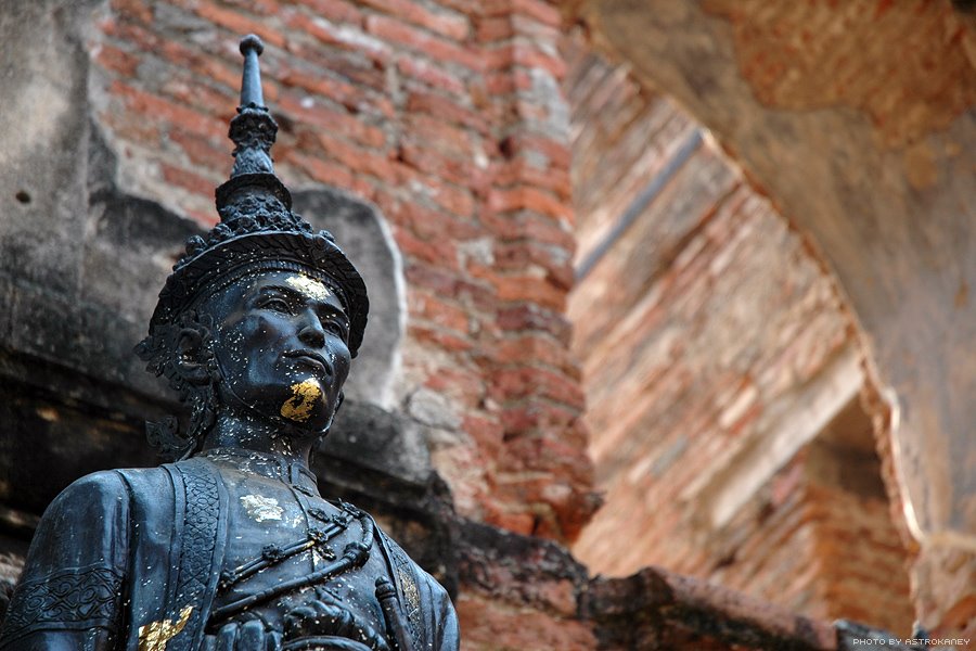 Phra Narai Ratchaniwet Monument in Dusitsawan Thanya Mahaprasat Hall by AstroKAney KooN KeeN