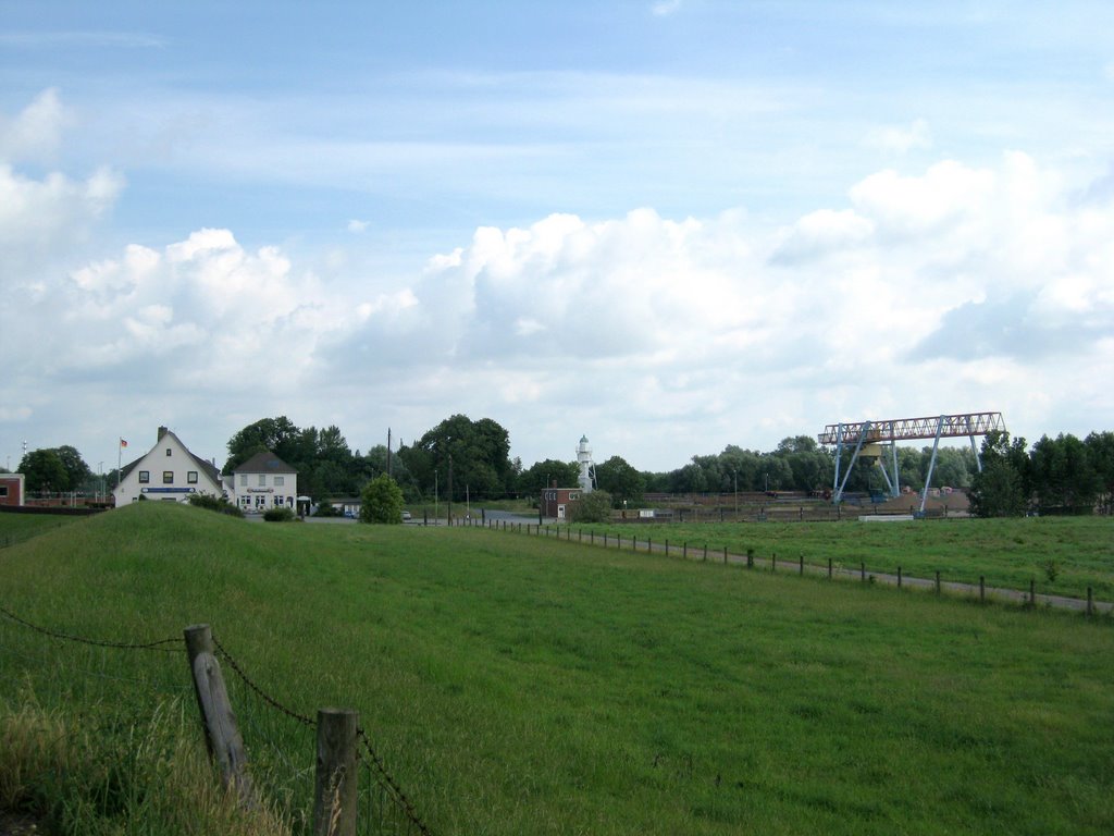 Nordenham-Großensiel - Blick vom Deich in Richtung Hafen by Robert-68