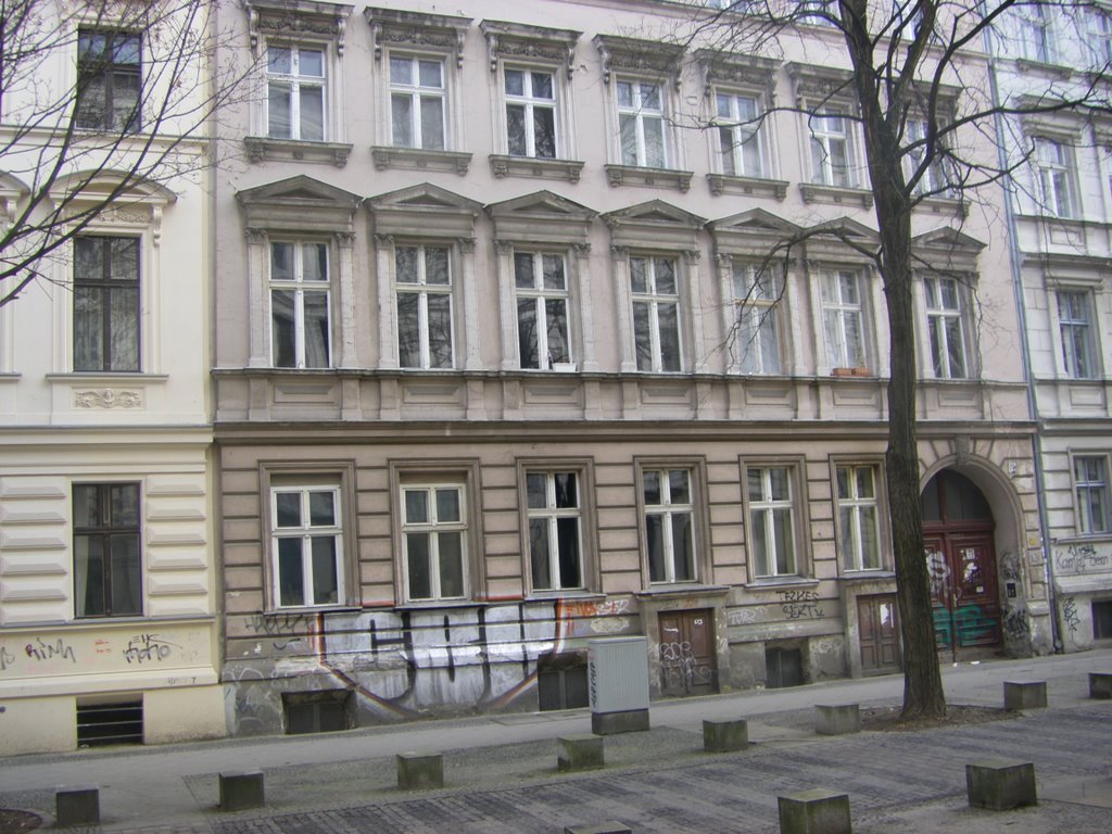 Wohnhaus Sorauer Str. 25 by UwCa