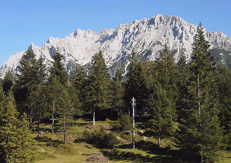 Mittenwald, Blick aufs Karwendel by Dieter Fischer