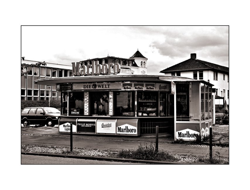 Kiosk bevor er abgebaut wurde by lutzeffpunkt