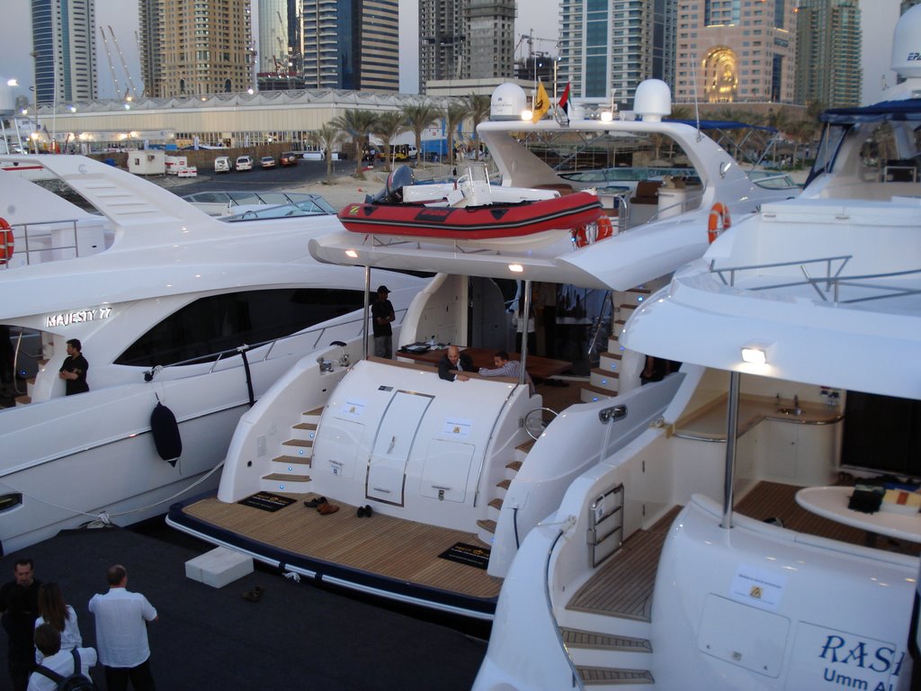 Majesty yachts - Dubai Boat Show 2008 by boj22