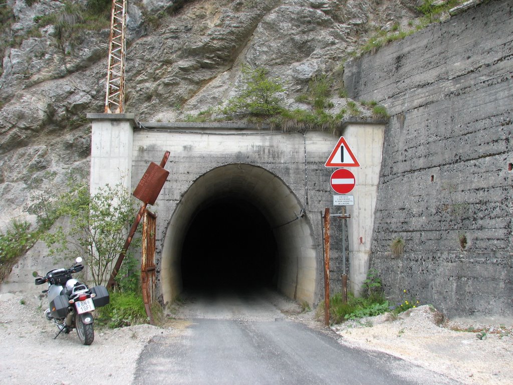 Tunnel Lago di Ca'Selva by peter.bn.at