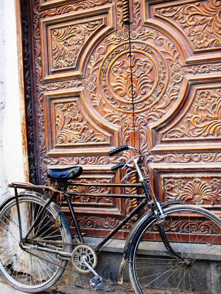 Old Door,Damascus by joujoupro