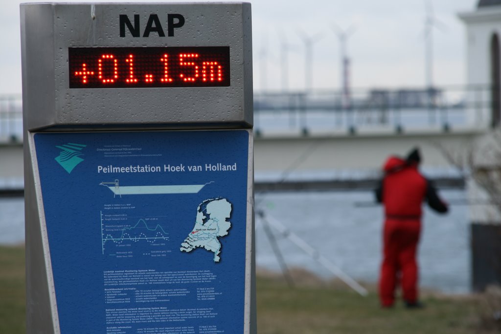 Tide gauge Hoek van Holland, showing the flood heighth of the Nieuwe Waterweg (New Waterway): 1,15 metre above average sea level (NAP) by Martin van den Bogae…