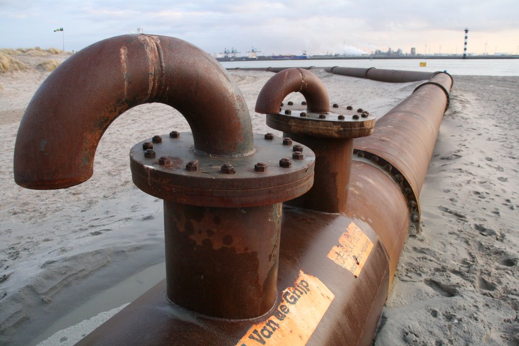 Sand pipe line, for coastal defense (sand suppletions) between Hoek van Holland and The Hague by Martin van den Bogae…