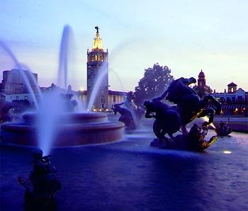 Plaza fountain by ballerbs19