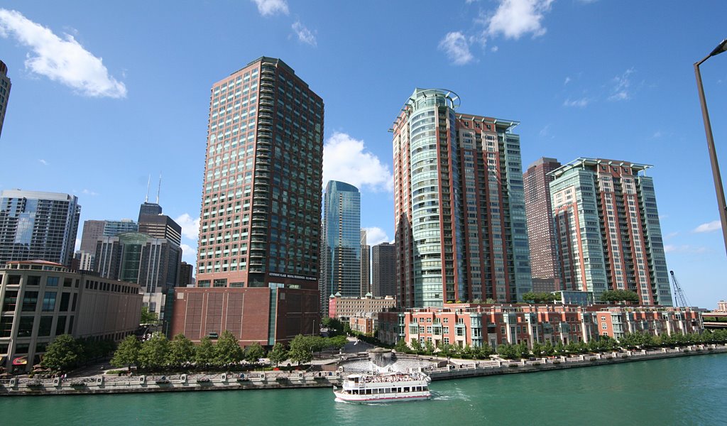 Chicago River, Downtown by Alexander Perez