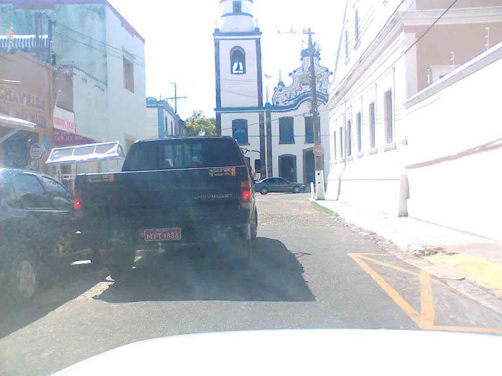 Trânsito em Natal com igreja do galo by Perceval Carvalho