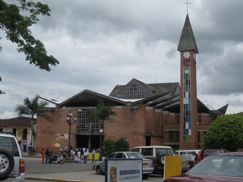 Iglesia El Carmen de Viboral by Dayro Longas