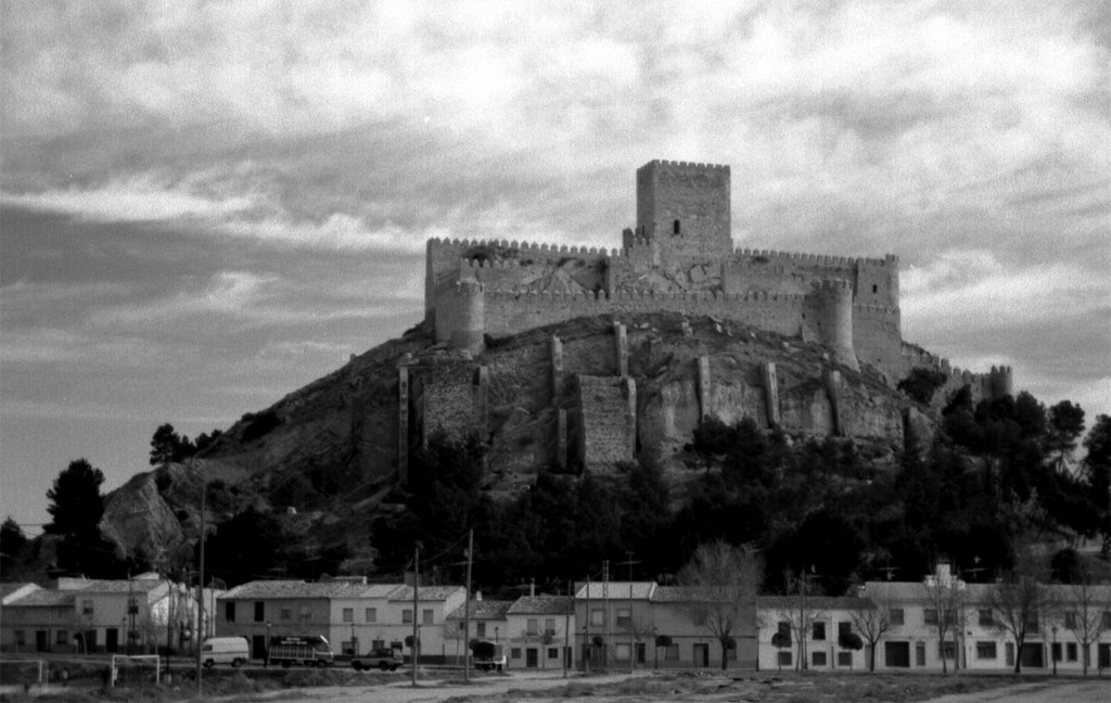 Castillo Almansa 1993 negativo B y N by felmar