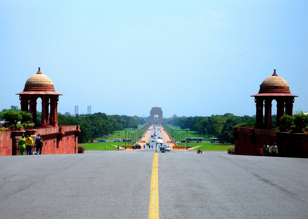 Rajpath with India Gate in Background!! by Cal Tedde