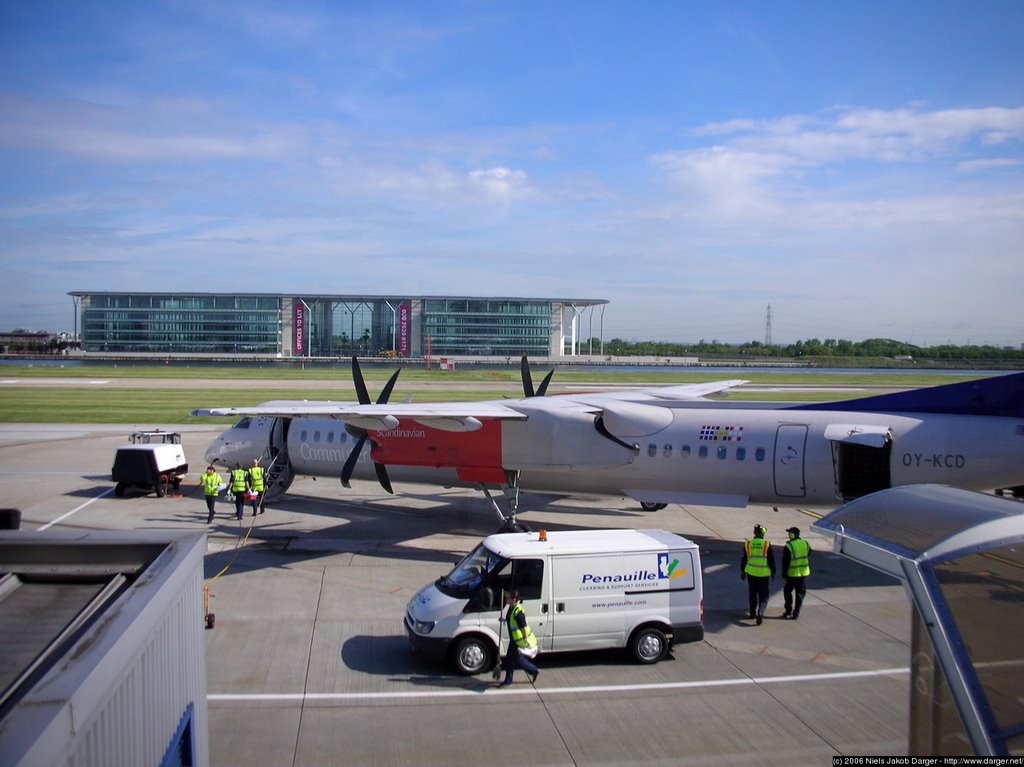 2006-05-29 London, City Airport by Jakob Darger