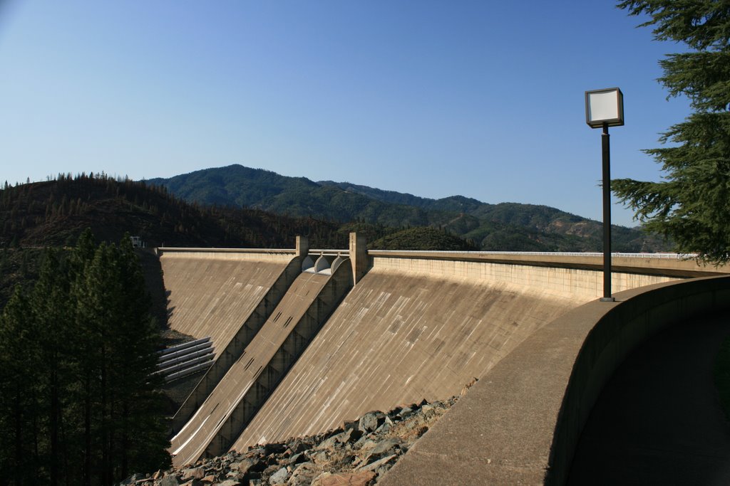 Shasta Dam by saxxon