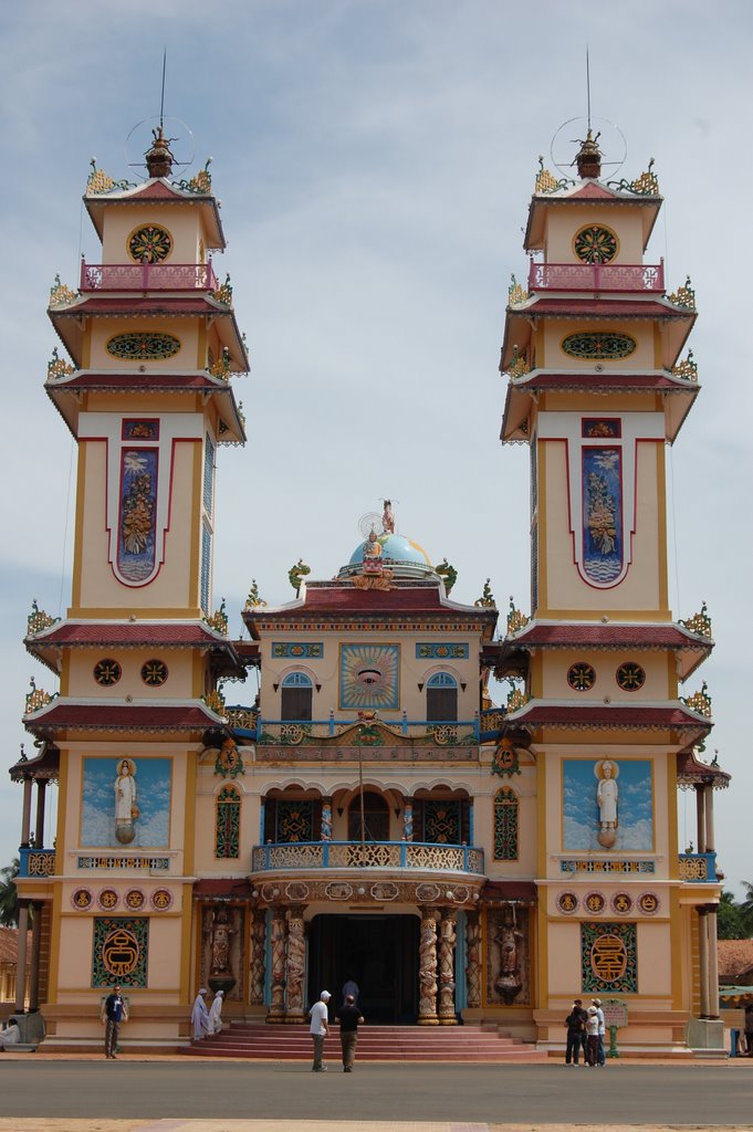 Cao Dai Temple by Kuli_DD