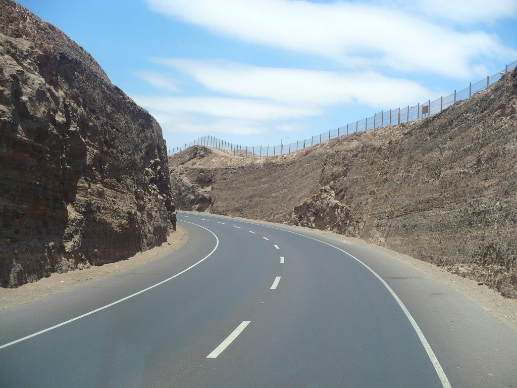 Acceso a Alto Hospicio by Challenger Australis