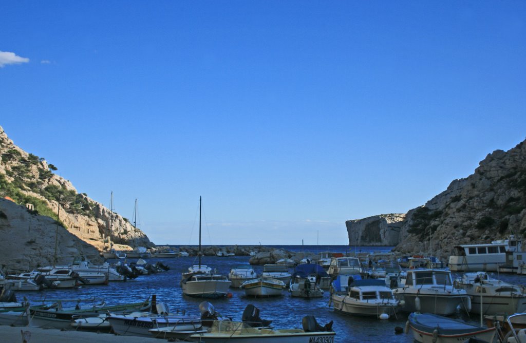 L'entrée de la calanque de Morgiou by François Madic