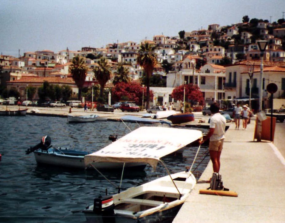 Poros en 1986 by Arif Yelles