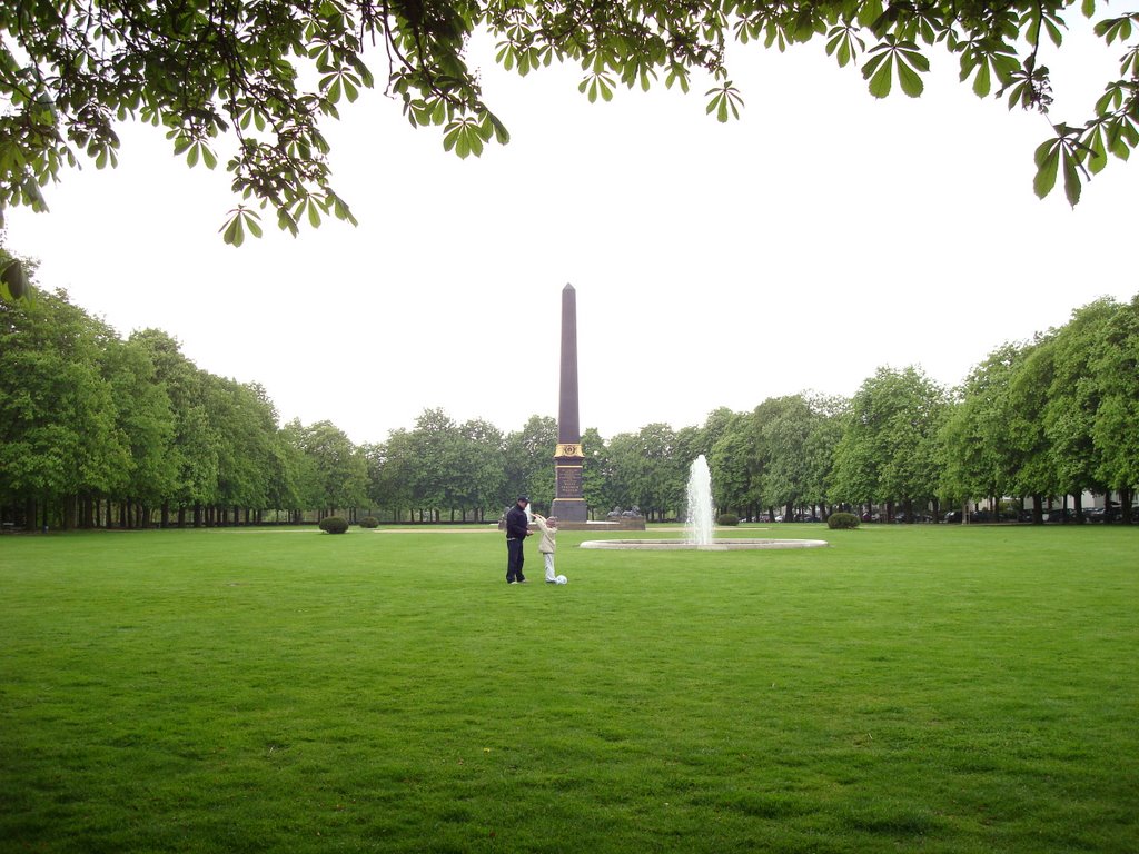 Obelisk am Löwenwall by WDSchubert