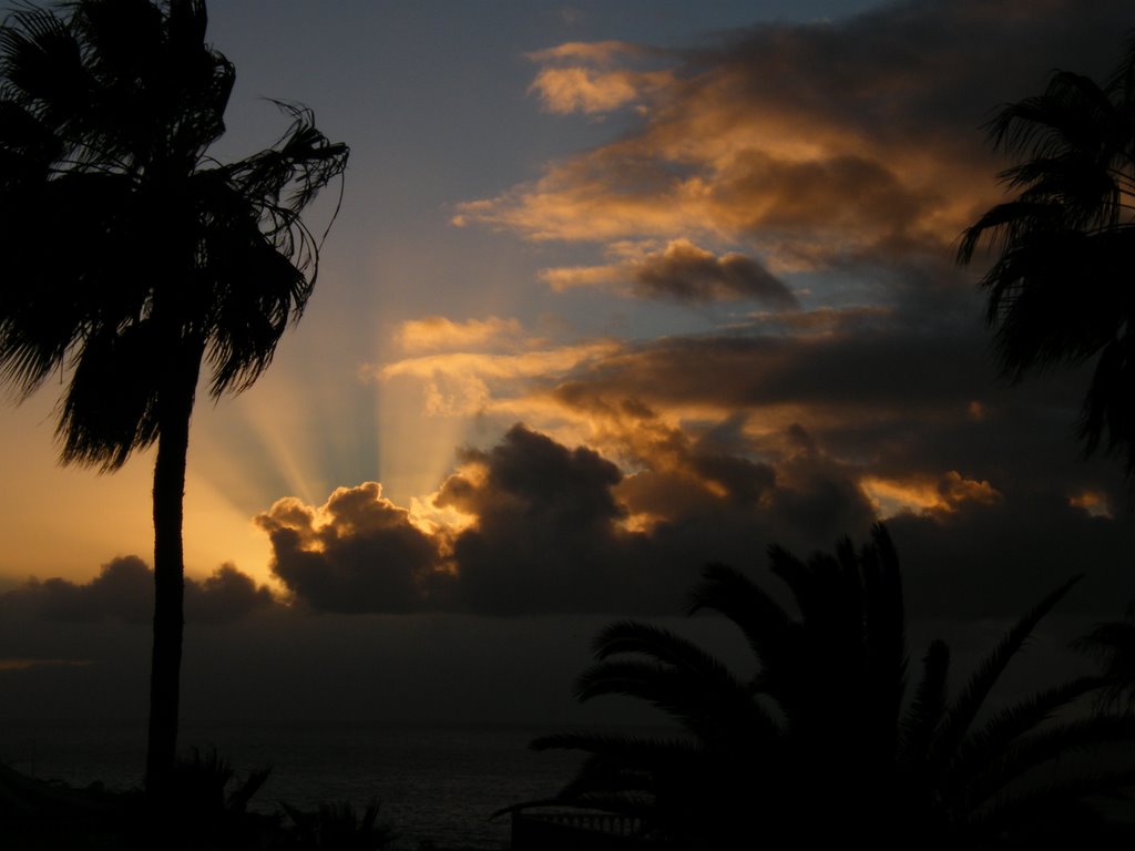 Stormy Sky! by TeeGee