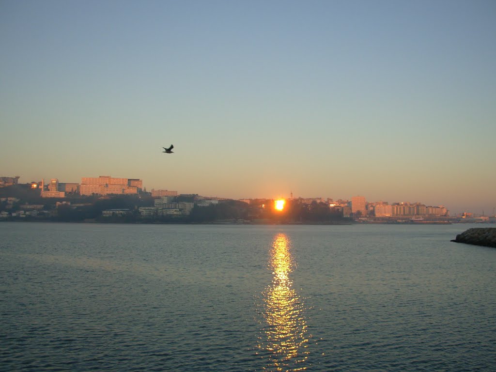 Corunha/Galiza (Santa Cristina, o reflexo da luz no nascer do Sol) by Majoca