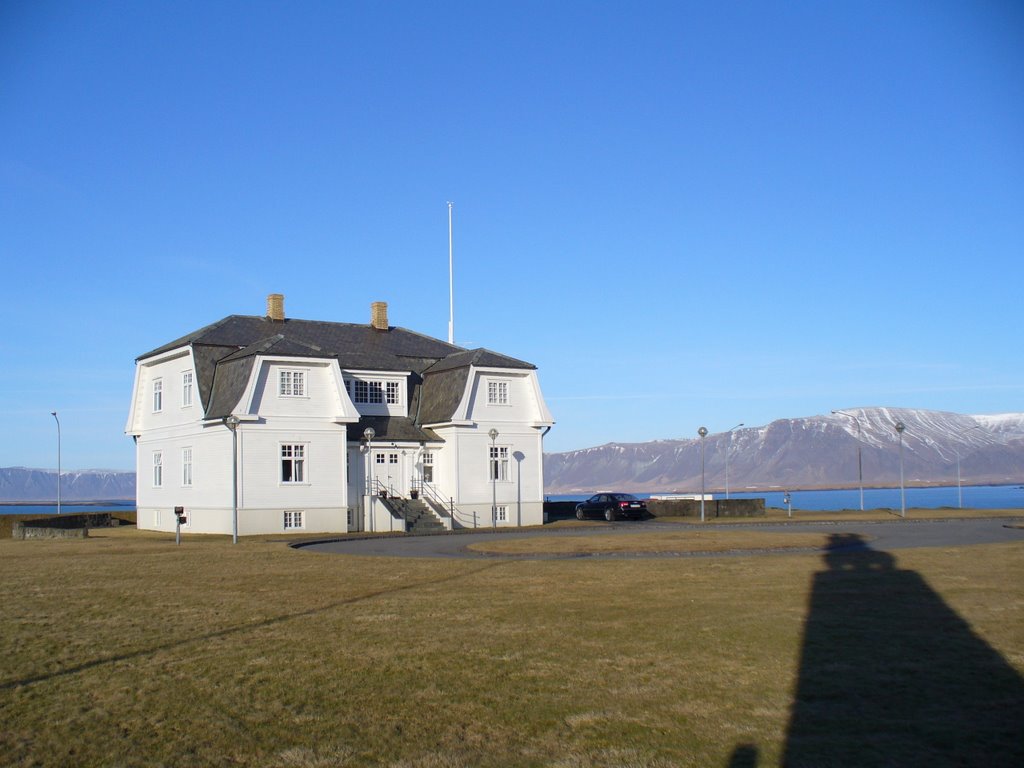 Biały dom w Reykjavik (miejsce spotkania Regana z Gorbaczowem) by valle4610