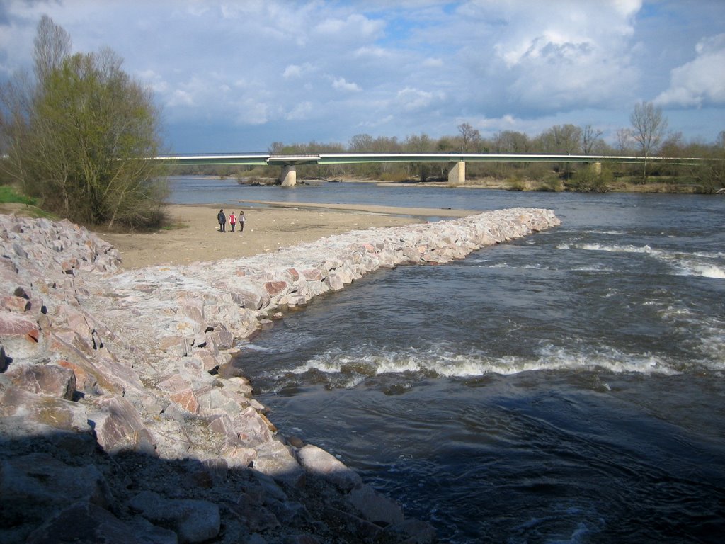 Pont d'Allier beach with new barrier 19.03.2008 by PerV