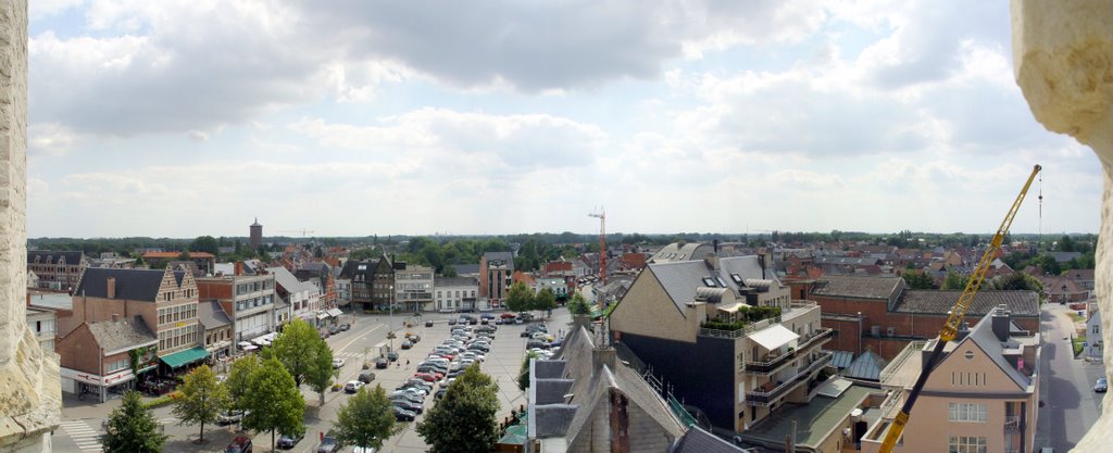 Marktplein Geel vanuit Sint Amands kerk by WojoG