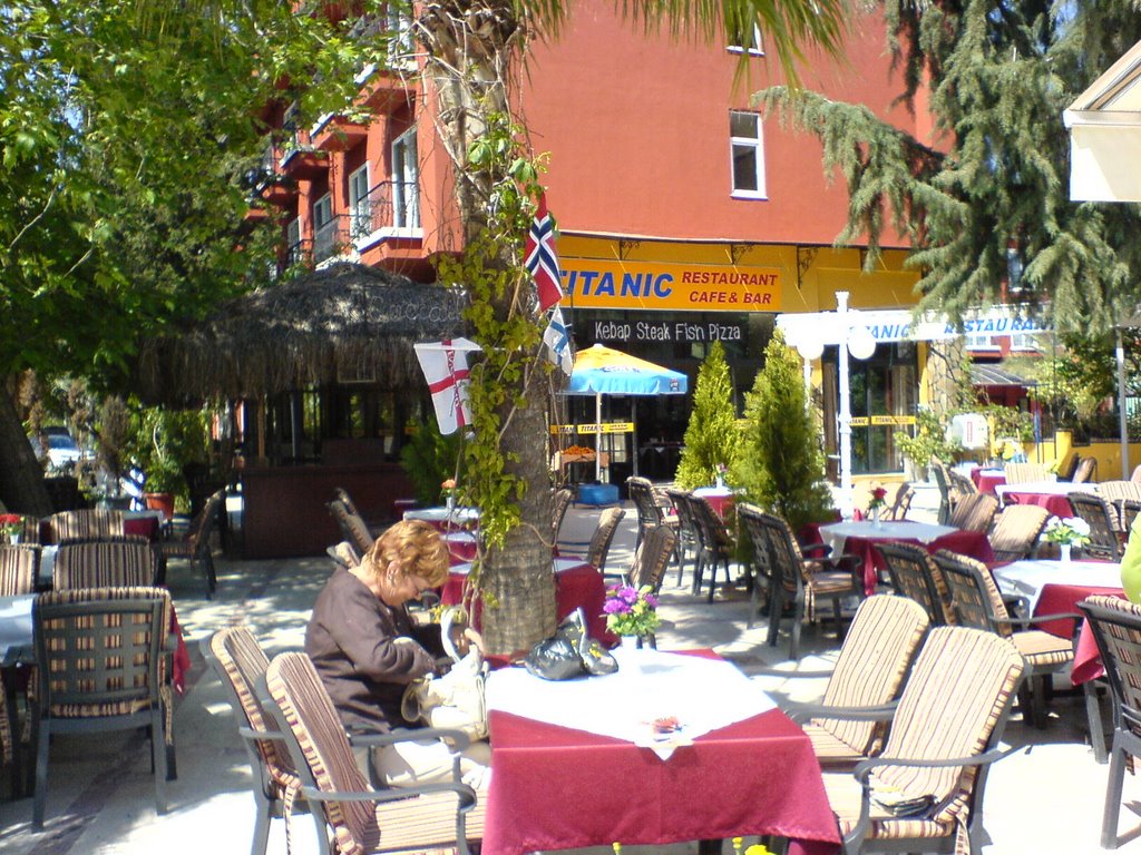 Titanic - the best bar in Kemer by Birgitte Sørensen