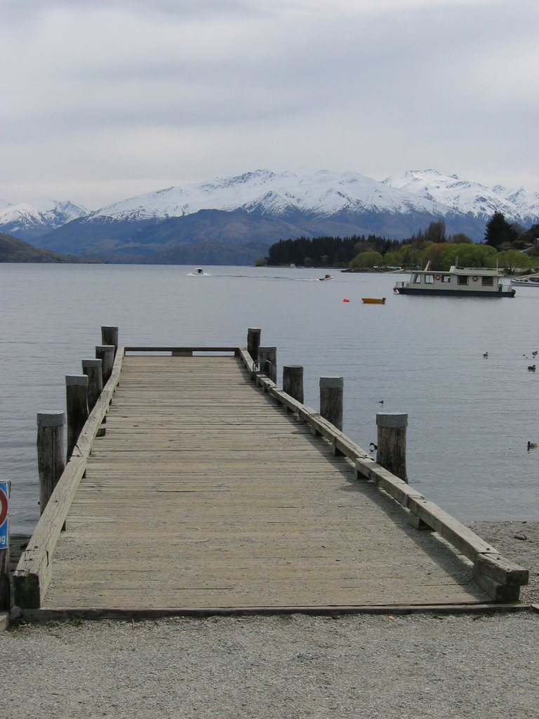 Lake Wanaka at Wanaka town by Martin Zustak