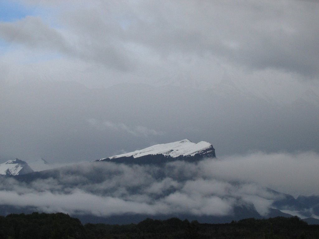 Mountain peaks in Fiordland National Park by Martin Zustak