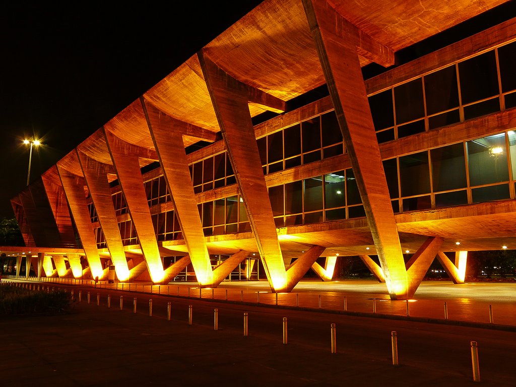 Art Modern Museum - Rio de Janeiro by Rodrigo Becker