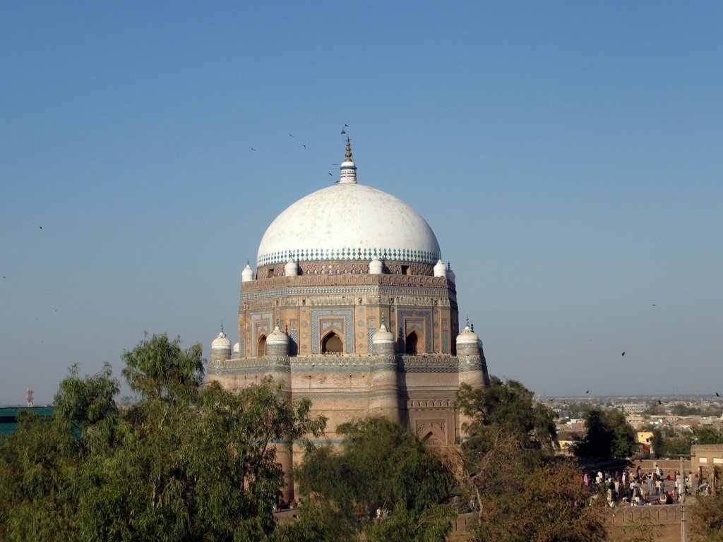 Saint Shah Rukn e Alam Shrine by Waheed Ashraf