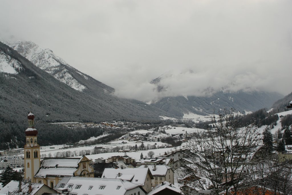 Fresh snow covers Fulpmes by gjwolfswinkel