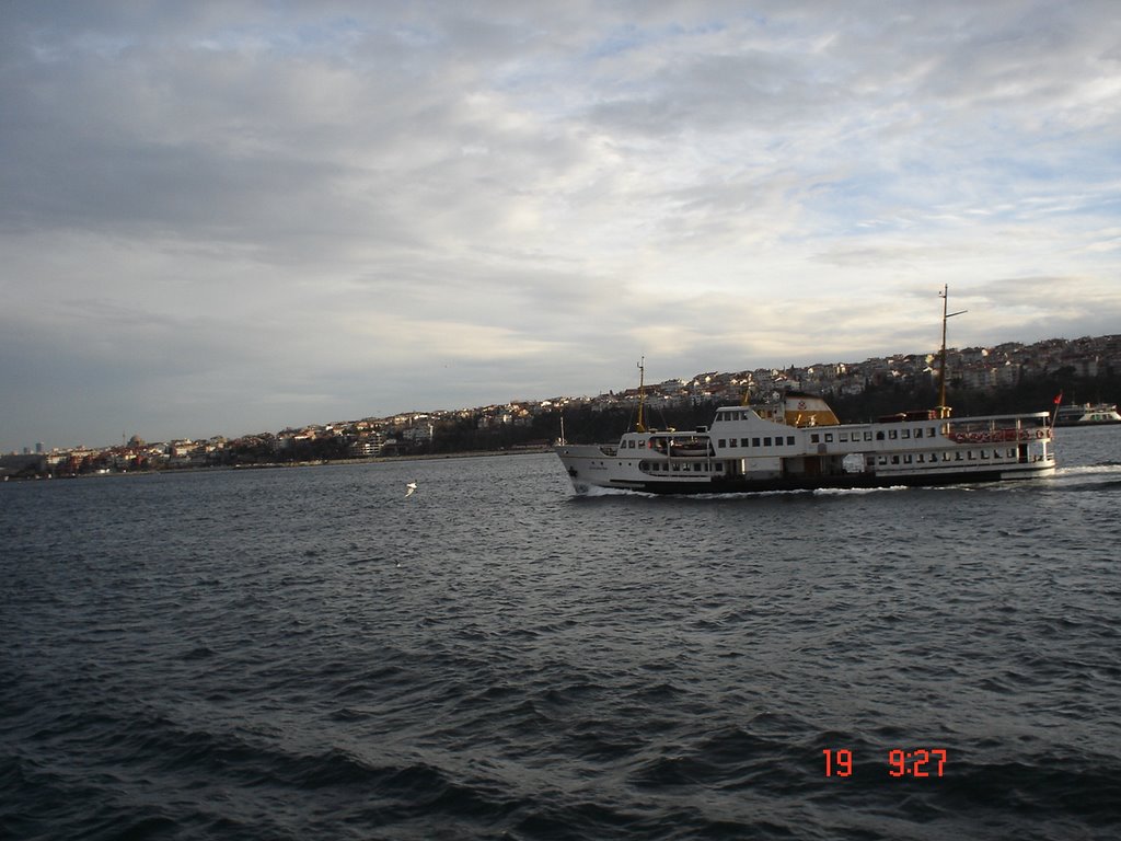 An Old İstanbul Boat on Bosphorus by ridvan tuncel