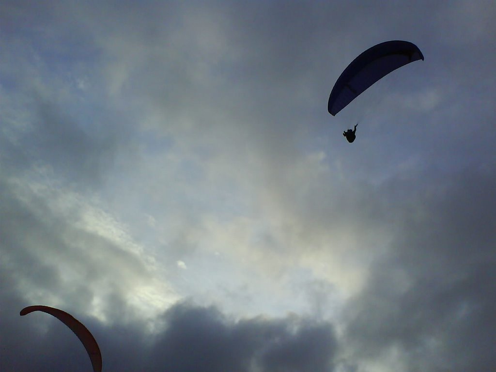 Paragliding i Hvidbjerg by R.Olsen