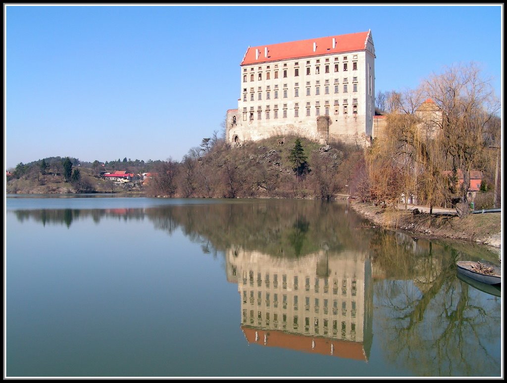 Zamek (Castle) Plumlov by Filip Rothröckel