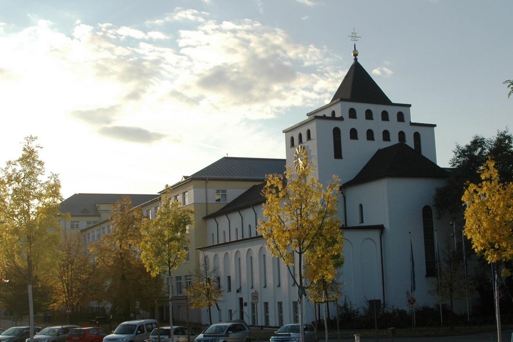 Krankenhauskirche St. Pius im Herbst by Magnusbb